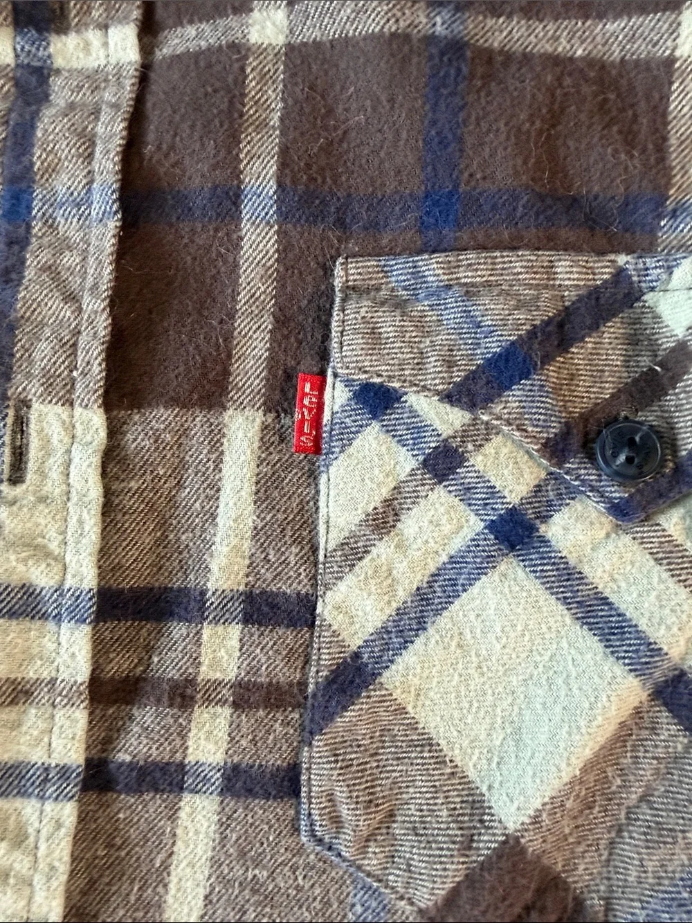 Levi's Men's Brown, seafoam green & Blue Plaid Button-Up Shirt Sz medium fall